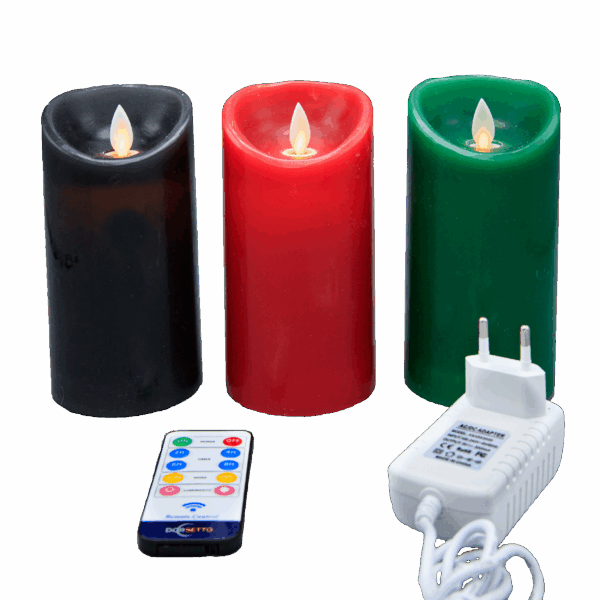 De vlamloze LED wax kaars zwart met moving vlam, afmeting D7,5 x H15 cm, wordt getoond met afstandsbediening en witte adapter tegen een effen achtergrond.