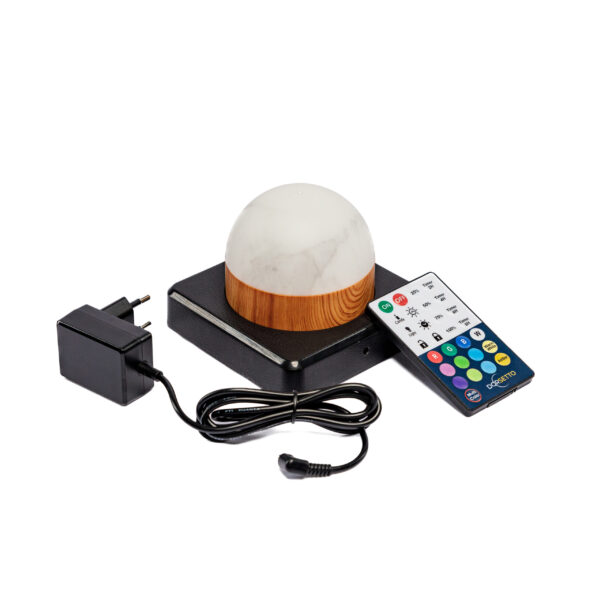 De Tafellamp DORSETTO oplaadbaar 105 uur - waterdicht - marmer grijs houtlook wordt geleverd met afstandsbediening voor kleurrijke bediening, ideaal voor veelzijdig gebruik binnen en buiten.