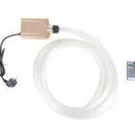 De Sterrenhemel RGB 400 sterren met afstandsbediening kit bevat een opgerolde glasvezelkabel, plug-in voedingsadapter, rechthoekig bedieningskastje en afstandsbediening - perfect voor het creëren van een sterrenhemel met kleurrijke verlichtingseffecten.