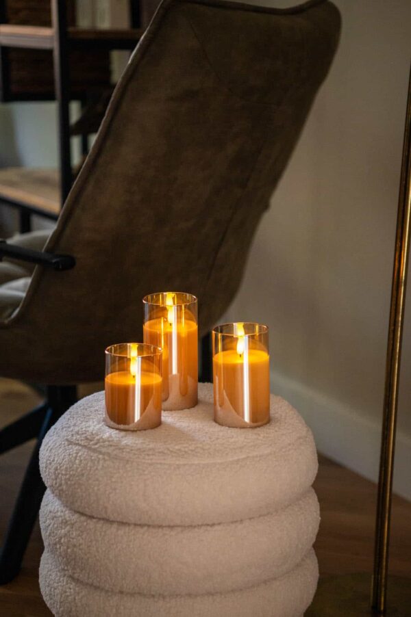 De DORSETTO oplaadbare led kaarsen set (3 stuks) geeft 105 uur brandtijd, is perfect voor gezellige huizen, hotels of restaurants en wordt geleverd met afstandsbediening.