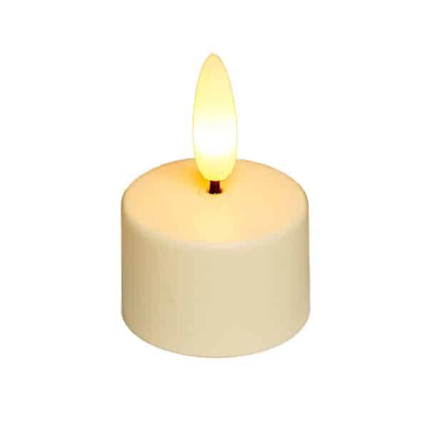 Een set van 6 oplaadbare LED waxinelichtjes 3D waxinelichtjes met timerfunctie, geeloranje vlameffect, brandtijd van 175 uur en afstandsbediening, geïsoleerd afgebeeld op een witte achtergrond.