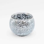 Een zwarte Theelichthouder Dorsetto van 9 cm met een mozaïek en craquelé structuur, weergegeven op een effen witte achtergrond.