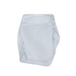 Een heldere, vierkante Kristallen waxinehouder DORSETTO met een gedraaid glasontwerp en gladde, oneffen randen wordt getoond tegen een witte achtergrond.